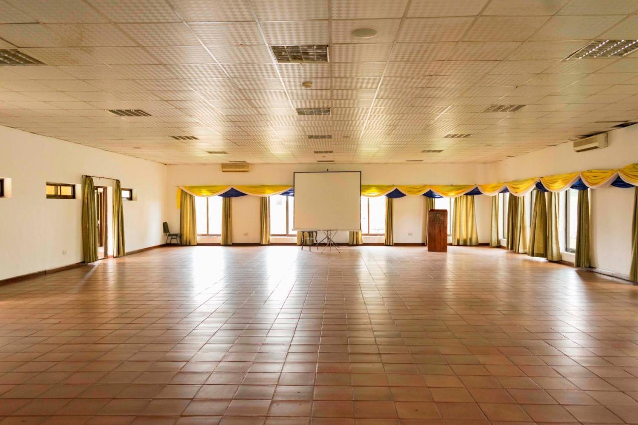 Mountains Of The Moon Hotel Fort Portal Exterior photo